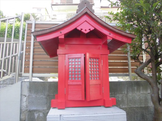 お稲荷様の塗装