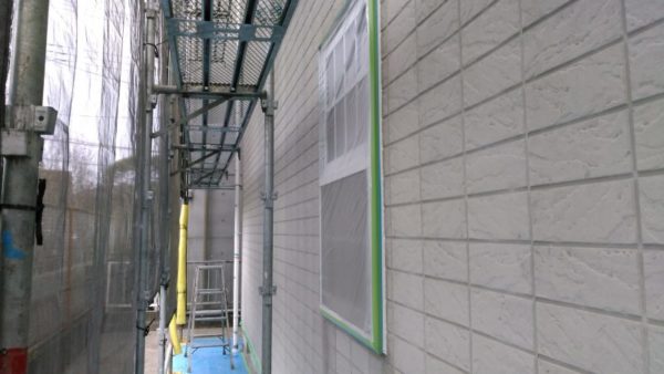 モダンなアパートの外壁工事