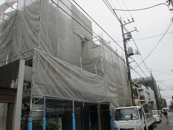 世田谷のモダンなマンションで工事開始