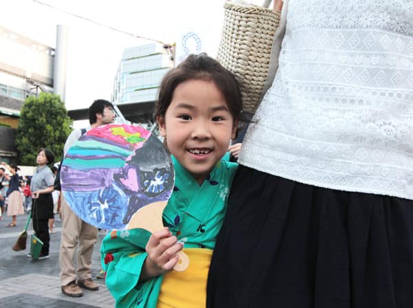 保土ヶ谷区での外壁塗装、お隣同士、二軒のお宅を塗装中