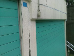 ガレージ　擁壁　クラック