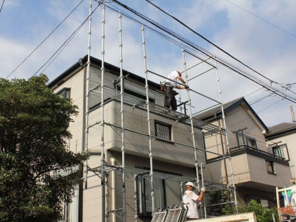神奈川区でサイディングの隙間と反り返りの修復塗装