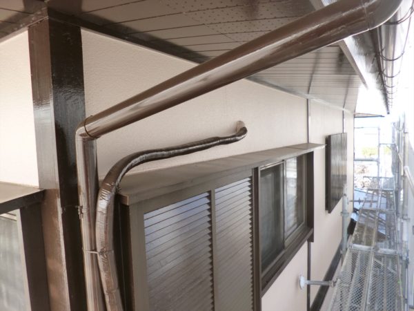 劣化した木部だらけの家を外壁と屋根と共にピッカピッカに塗装